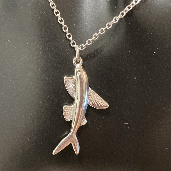 NWOT - Silvertone Flying Fish Necklace & Pendant - Picture 2 of 9